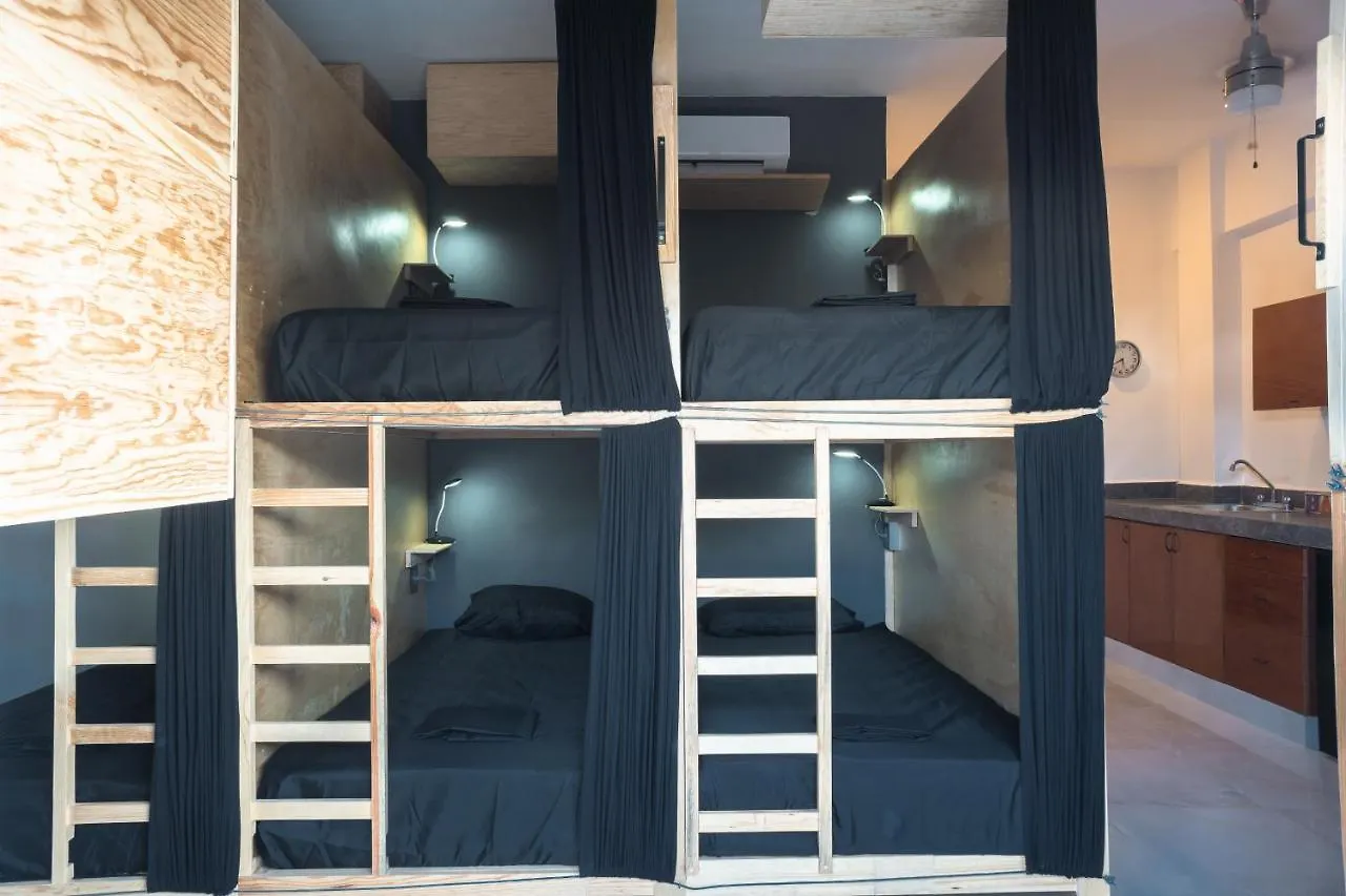 Maui hostel playa del carmen Apartahotel