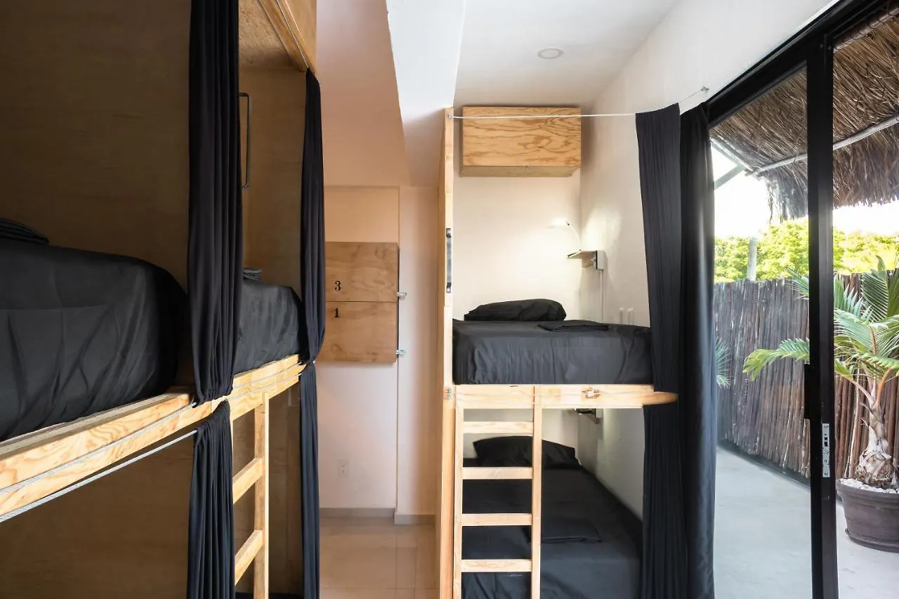 Aparthotel Maui Hostels Playa Del Carmen