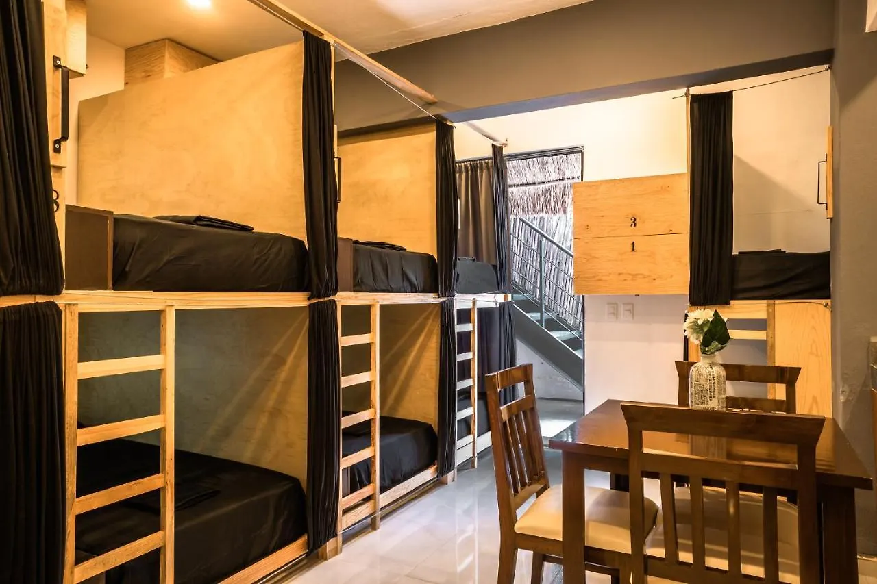 **** מלון דירות Maui Hostels פלאייה דל כרמן מקסיקו